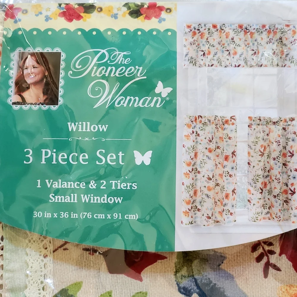 NEW The Pioneer Woman “Willow” 3-Piece Kitchen Curtain Set Valance & 2 Tiers